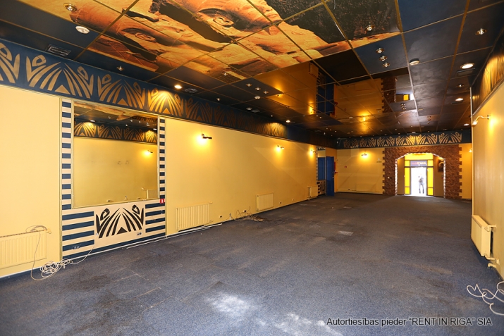 Объявление. Просторное помещение в центре города.  + Городские коммуникации; + Последним арендатором был Цена: 1000 EUR/мес. Foto #7