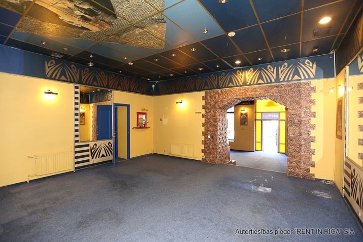 Объявление. Просторное помещение в центре города.  + Городские коммуникации; + Последним арендатором был Цена: 1000 EUR/мес. Foto #5