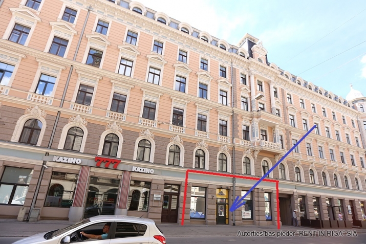 Объявление. Просторное помещение в центре города.  + Городские коммуникации; + Последним арендатором был Цена: 1000 EUR/мес. Foto #1