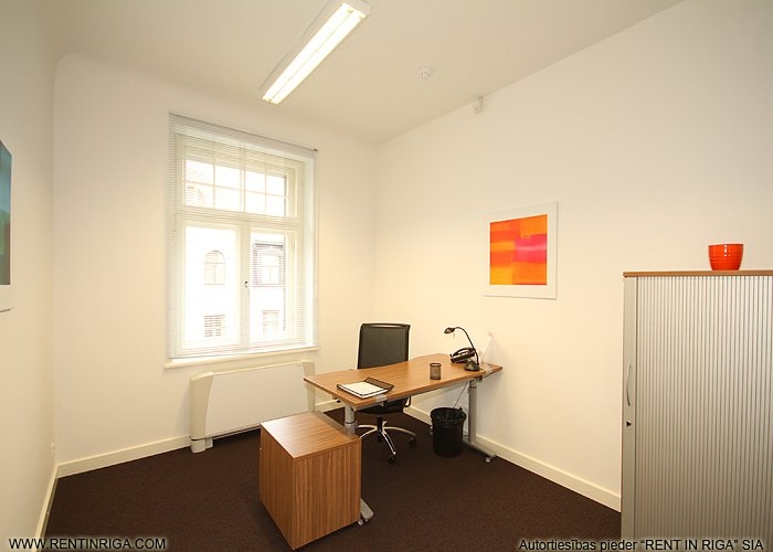Sludinājumi. Piedāvājam nomāt birojus renovētā ēkā Tērbatas un Dzirnavu ielu krustojumā. Pilnībā aprīkoti un Cena: 530 EUR/mēn Foto #1
