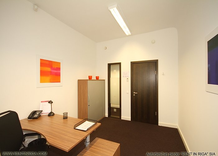 Sludinājumi. Piedāvājam nomāt birojus renovētā ēkā Tērbatas un Dzirnavu ielu krustojumā. Pilnībā aprīkoti un Cena: 530 EUR/mēn Foto #2