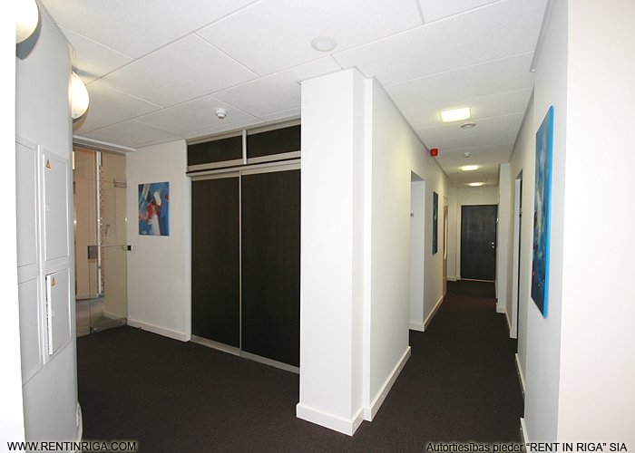 Sludinājumi. Piedāvājam nomāt birojus renovētā ēkā Tērbatas un Dzirnavu ielu krustojumā. Pilnībā aprīkoti un Cena: 710 EUR/mēn Foto #4