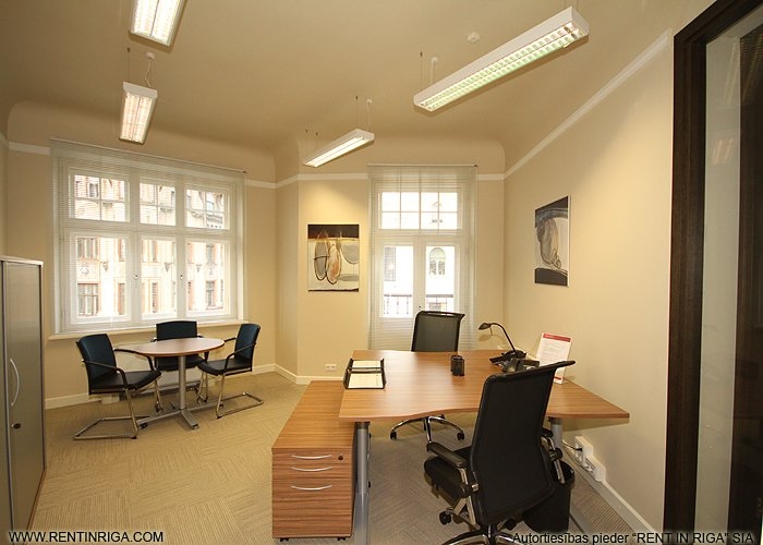 Sludinājumi. Piedāvājam nomāt birojus renovētā ēkā Tērbatas un Dzirnavu ielu krustojumā. Pilnībā aprīkoti un Cena: 1271 EUR/mēn Foto #1