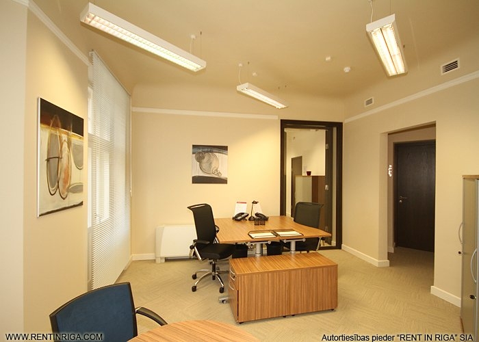 Sludinājumi. Piedāvājam nomāt birojus renovētā ēkā Tērbatas un Dzirnavu ielu krustojumā. Pilnībā aprīkoti un Cena: 1271 EUR/mēn Foto #2