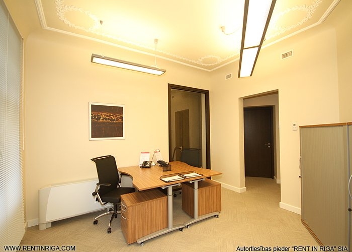 Sludinājumi. Piedāvājam nomāt birojus renovētā ēkā Tērbatas un Dzirnavu ielu krustojumā. Pilnībā aprīkoti un Cena: 1328 EUR/mēn Foto #2