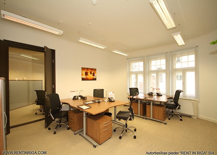 Sludinājumi. Piedāvājam nomāt birojus renovētā ēkā Tērbatas un Dzirnavu ielu krustojumā. Pilnībā aprīkoti un Cena: 1659 EUR/mēn Foto #1