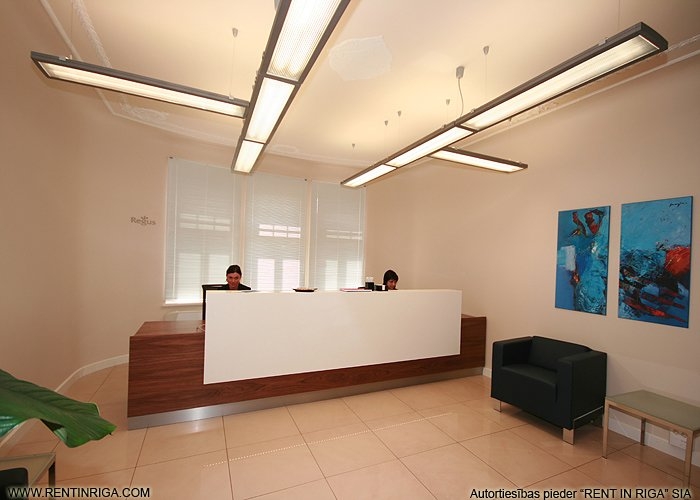 Sludinājumi. Piedāvājam nomāt birojus renovētā ēkā Tērbatas un Dzirnavu ielu krustojumā. Pilnībā aprīkoti un Cena: 1659 EUR/mēn Foto #2