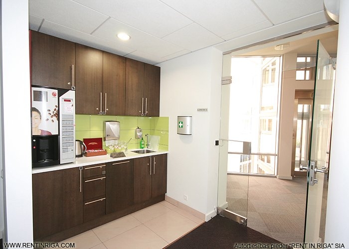 Sludinājumi. Piedāvājam nomāt birojus renovētā ēkā Tērbatas un Dzirnavu ielu krustojumā. Pilnībā aprīkoti un Cena: 1659 EUR/mēn Foto #5