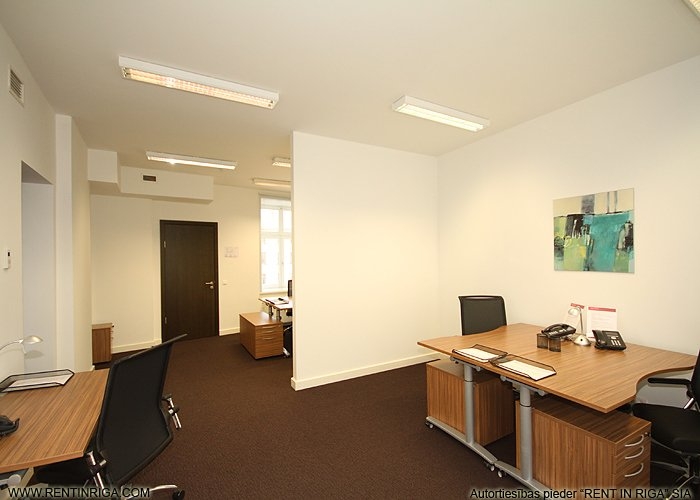 Sludinājumi. Piedāvājam nomāt birojus renovētā ēkā Tērbatas un Dzirnavu ielu krustojumā. Pilnībā aprīkoti un Cena: 1688 EUR/mēn Foto #2
