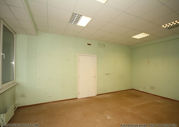 Объявление. Tiek iznomātas biroja telpas pašā Jelgavas centrā.   Katrā stāvā ir savas tualetes atsevišķi gan Цена: 203 EUR/мес. Foto #3