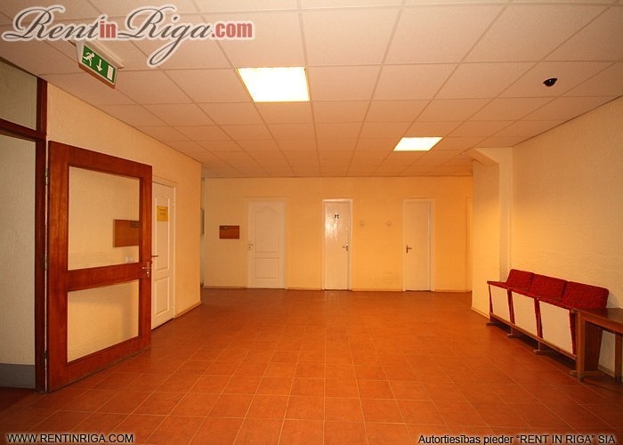 Объявление. Tiek iznomātas biroja telpas pašā Jelgavas centrā.   Katrā stāvā ir savas tualetes atsevišķi gan Цена: 203 EUR/мес. Foto #5