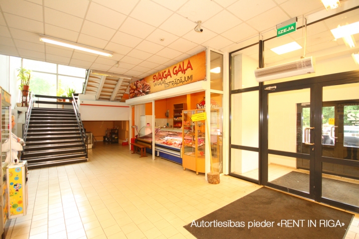 Sludinājumi. Iznomā tirdzniecības telpas Pļavniekos Lubānas un Piedrujas ielu rajonā.  Telpas atrodas Cena: 100 EUR/mēn Foto #2