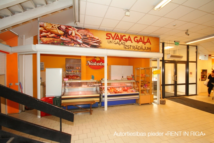 Sludinājumi. Iznomā tirdzniecības telpas Pļavniekos Lubānas un Piedrujas ielu rajonā.  Telpas atrodas Cena: 100 EUR/mēn Foto #1