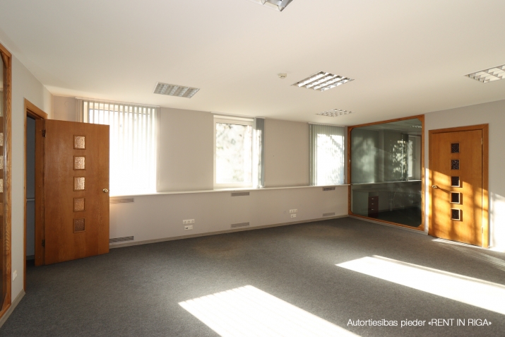 Объявление. Сдается офисное помещение на Тейке. Второй этаж, городское отопление. Санузел, душевая, место для Цена: 450 EUR/мес. Foto #6