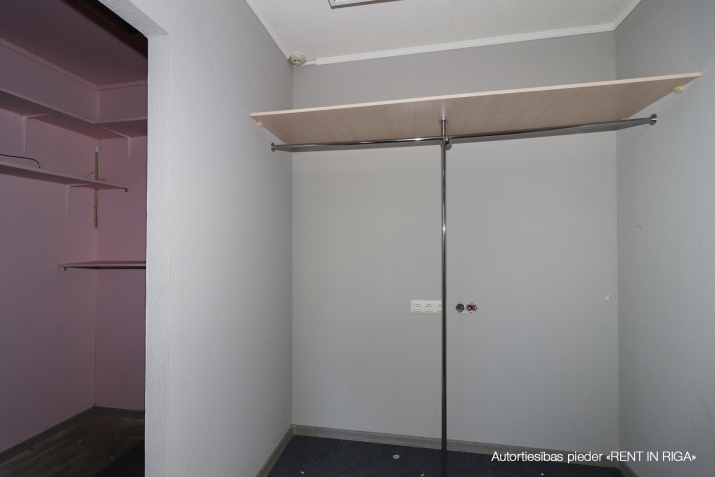 Объявление. Сдается офисное помещение на Тейке. Второй этаж, городское отопление. Санузел, душевая, место для Цена: 450 EUR/мес. Foto #8