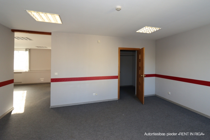 Объявление. Сдается офисное помещение на Тейке. Второй этаж, городское отопление. Санузел, душевая, место для Цена: 450 EUR/мес. Foto #7