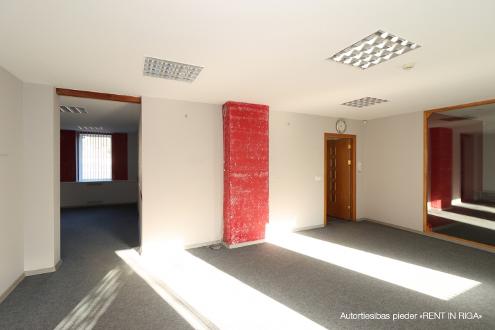 Объявление. Сдается офисное помещение на Тейке. Второй этаж, городское отопление. Санузел, душевая, место для Цена: 450 EUR/мес. Foto #5