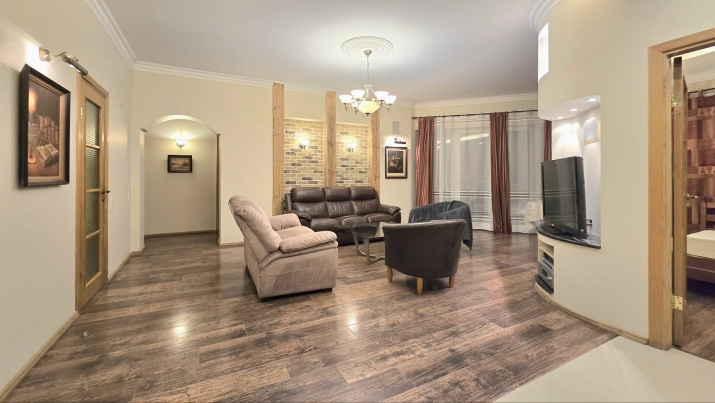 Sludinājumi. No 1 septembra ilgtermiņa īrei tiek piedāvāts mājīgs un ērts četristabu dzīvoklis ar īpašu bonusu - Cena: 850 EUR/mēn Foto #1