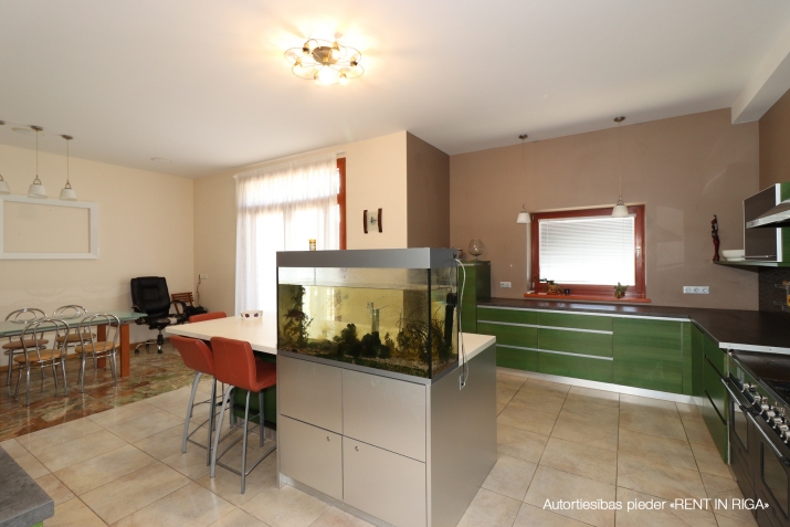 Объявление. ПРОДАЖА  ЧАСТНЫЙ ДОМ В ЮРМАЛЕ, СТРЕЛЬНИЕКУ ПРОСПЕКТ (ПУМПУРИ)   Всего в 8 минутах ходьбы от пляжа!  Цена: 650000 EUR Foto #6