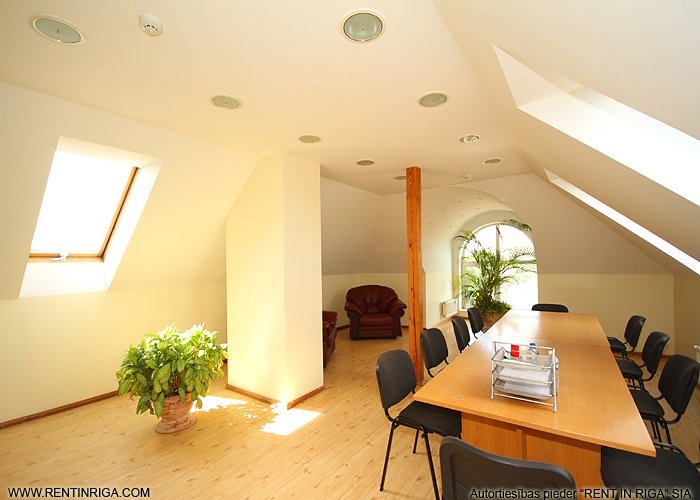 Sludinājumi. Pārdod namīpašumu Rīgas centrā Rūjienas ielā. Tā ir četru stāvu ēka ar pagrabstāvu, 2000. gadā tika Cena: 500000 EUR Foto #2