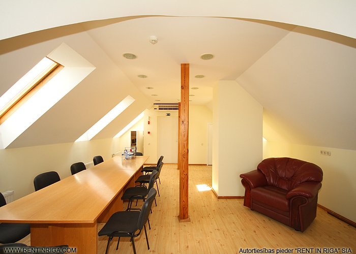 Sludinājumi. Pārdod namīpašumu Rīgas centrā Rūjienas ielā. Tā ir četru stāvu ēka ar pagrabstāvu, 2000. gadā tika Cena: 500000 EUR Foto #3