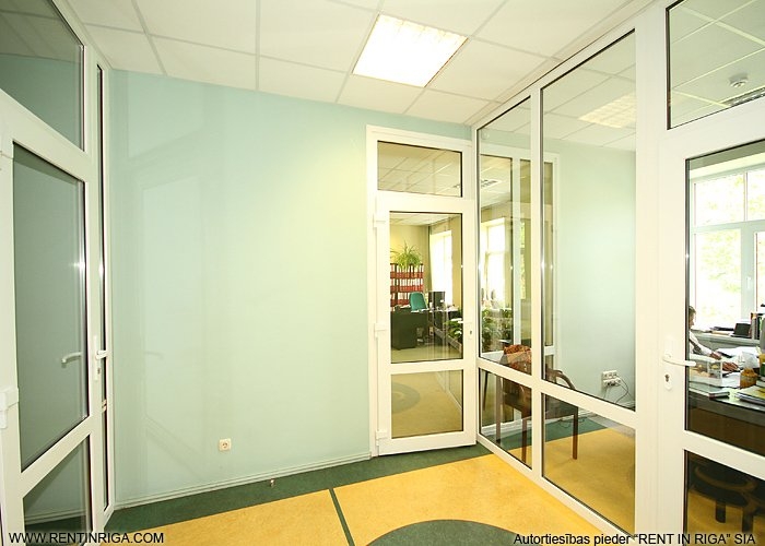 Sludinājumi. Pārdod namīpašumu Rīgas centrā Rūjienas ielā. Tā ir četru stāvu ēka ar pagrabstāvu, 2000. gadā tika Cena: 500000 EUR Foto #6