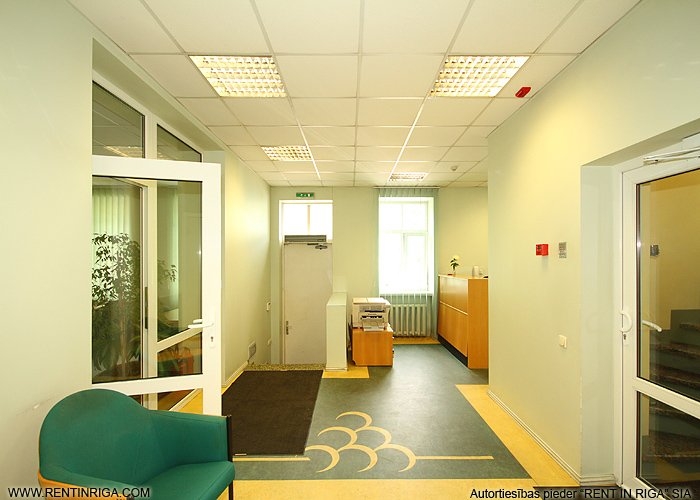 Sludinājumi. Pārdod namīpašumu Rīgas centrā Rūjienas ielā. Tā ir četru stāvu ēka ar pagrabstāvu, 2000. gadā tika Cena: 500000 EUR Foto #4