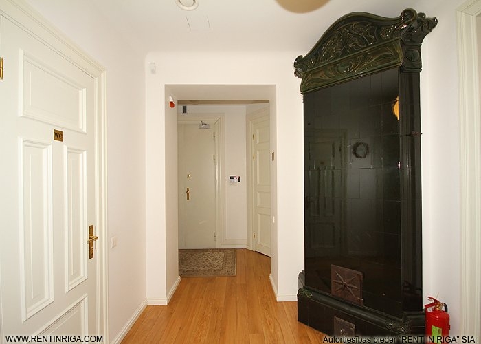 Sludinājumi. Lieliska iespēja ierīkot sev biroju klusā centra rajonā, vēsturiskā namā. Telpas ir ar kvalitatīvu Cena: 2535 EUR/mēn Foto #2