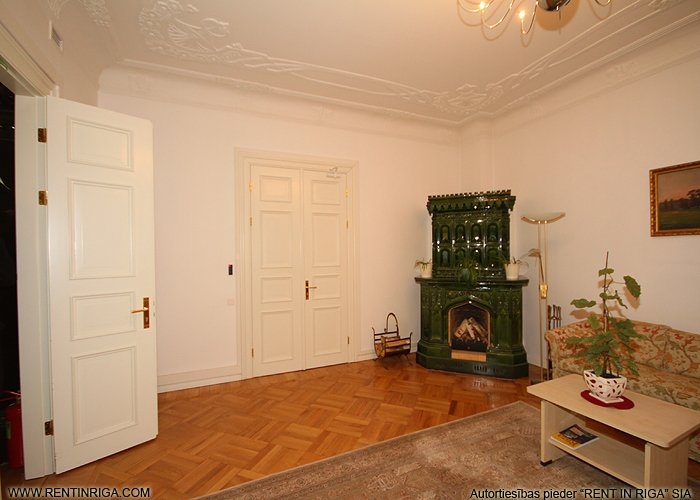 Sludinājumi. Lieliska iespēja ierīkot sev biroju klusā centra rajonā, vēsturiskā namā. Telpas ir ar kvalitatīvu Cena: 2535 EUR/mēn Foto #6