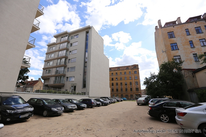 Объявление. Земельный участок в самом центре Риги!  Разработан проект с запланированным строительством четырех Цена: 774000 EUR Foto #2