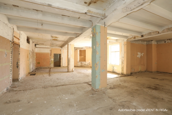 Объявление. Отдельно стоящее 3-х этажное здание в центре. Доступен через 6-8 месяцев после ремонта.   + Площадь Цена: 14520 EUR/мес. Foto #8