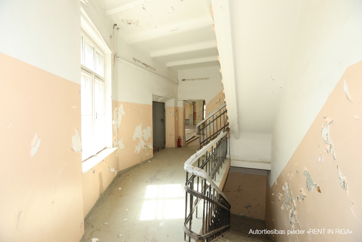 Объявление. Отдельно стоящее 3-х этажное здание в центре. Доступен через 6-8 месяцев после ремонта.   + Площадь Цена: 14520 EUR/мес. Foto #9