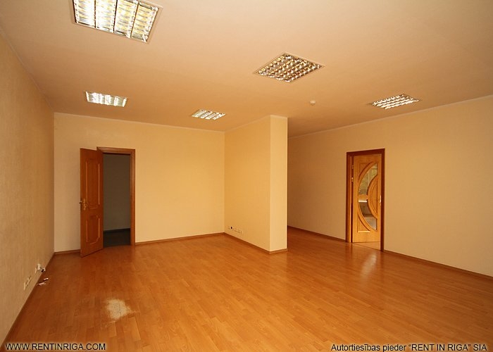 Объявление. Офис по адресу Bauskas iela 58A  3-й этаж  Площадь состоит из двух кабинетов  Санузел общий, в Цена: 250 EUR/мес. Foto #3