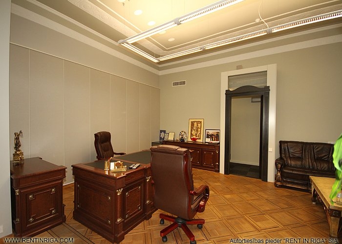 Sludinājumi. Iznomā ekskluzīvas biroja telpas ar pilnu apdari, pašā Rīgas centrā, Dzirnavu un Tērbatas ielu Cena: 1987 EUR/mēn Foto #4