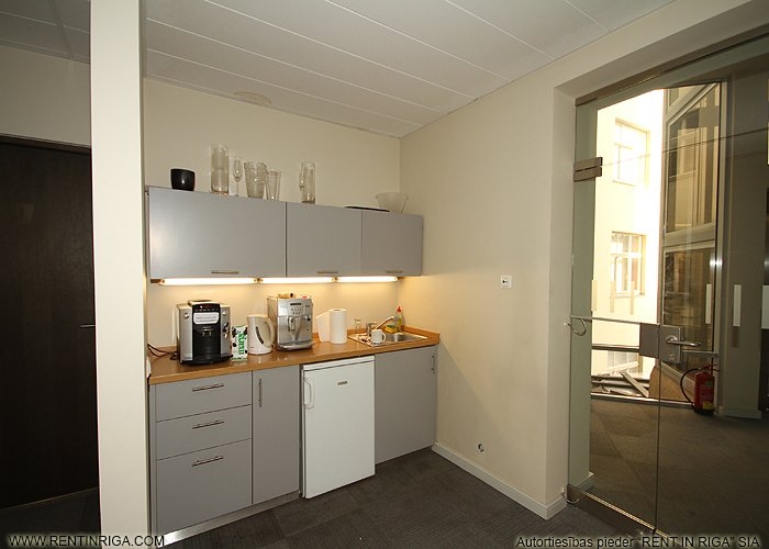 Sludinājumi. Iznomā ekskluzīvas biroja telpas ar pilnu apdari, pašā Rīgas centrā, Dzirnavu un Tērbatas ielu Cena: 1987 EUR/mēn Foto #8