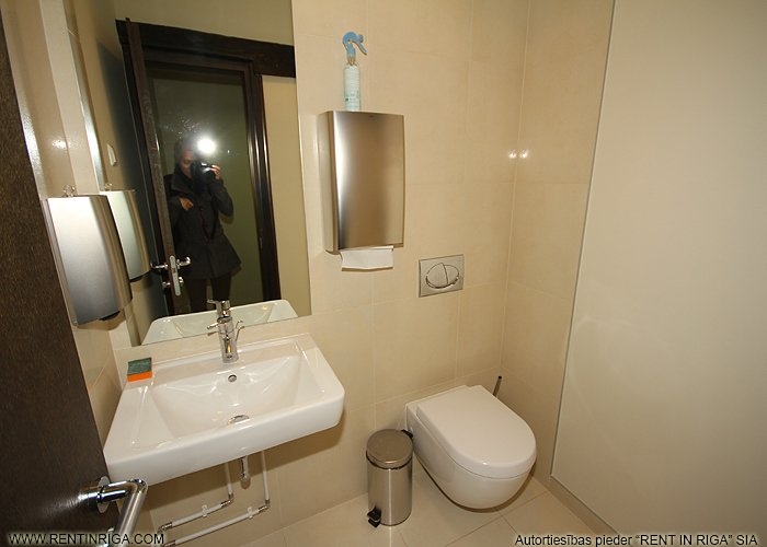 Sludinājumi. Iznomā ekskluzīvas biroja telpas ar pilnu apdari, pašā Rīgas centrā, Dzirnavu un Tērbatas ielu Cena: 1987 EUR/mēn Foto #9