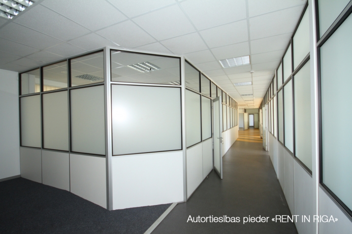 Sludinājumi. Autonoms birojs/tirdzniecības telpas pie tirdzniecības ostas Uriekstes ielā.  + Privāta ieeja no Cena: 1395 EUR/mēn Foto #4