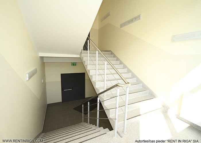 Sludinājumi. Iznomā biroja telpas renovētā biroju ēkā Pļavniekos.  + 2. stāvs. + Platība sastāv no atvērtas Cena: 962 EUR/mēn Foto #6