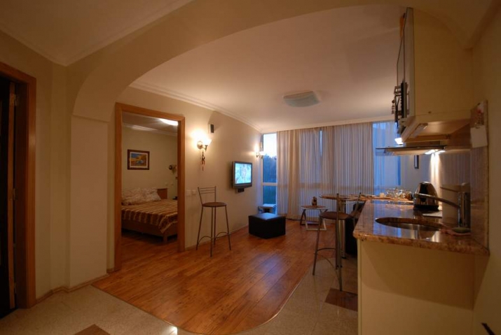 Sludinājumi. No 1.septembra ilgtermiņā tiek izīrēts divistabu dzīvoklis ar izolētu guļamistabu un studio tipa Cena: 530 EUR/mēn Foto #5