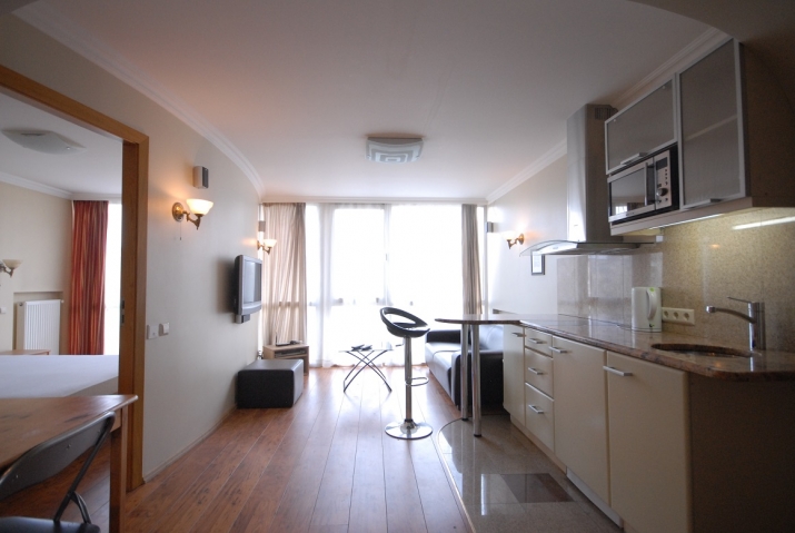 Sludinājumi. No 1.septembra ilgtermiņā tiek izīrēts divistabu dzīvoklis ar izolētu guļamistabu un studio tipa Cena: 530 EUR/mēn Foto #2