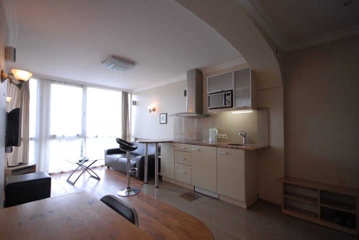 Sludinājumi. No 1.septembra ilgtermiņā tiek izīrēts divistabu dzīvoklis ar izolētu guļamistabu un studio tipa Cena: 530 EUR/mēn Foto #4