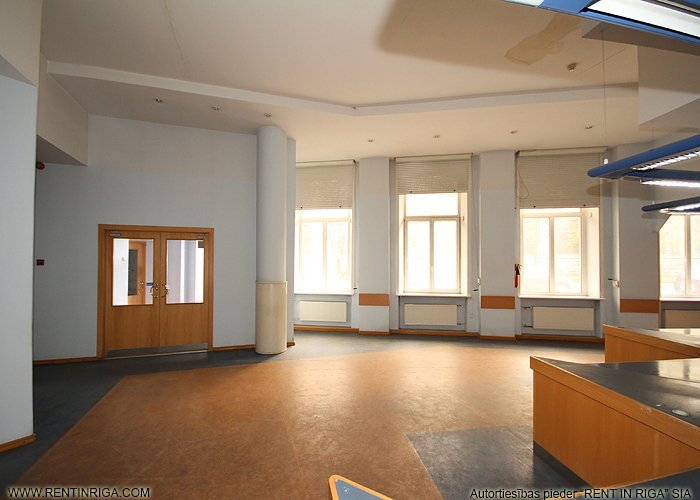 Sludinājumi. Iznomā tirdzniecības/biroja telpas VEF\'ā.  + 1. stāvs. + Platība sastāv no zāles un vairākiem Cena: 2340 EUR/mēn Foto #3