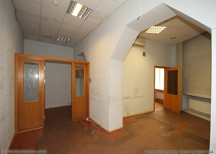 Sludinājumi. Iznomā tirdzniecības/biroja telpas VEF\'ā.  + 1. stāvs. + Platība sastāv no zāles un vairākiem Cena: 2340 EUR/mēn Foto #6