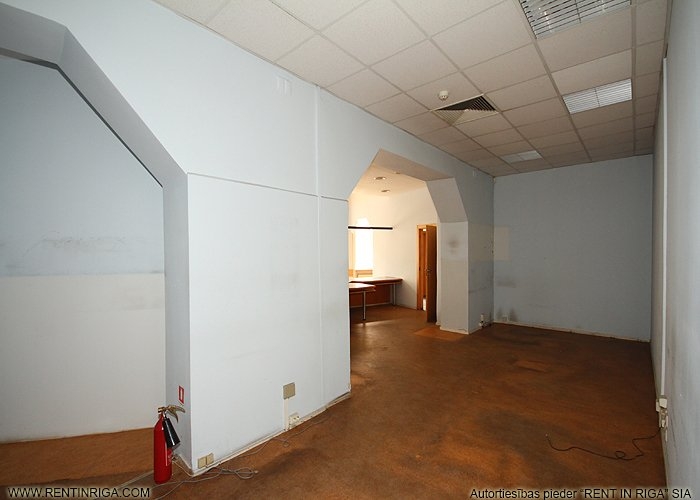 Sludinājumi. Iznomā tirdzniecības/biroja telpas VEF\'ā.  + 1. stāvs. + Platība sastāv no zāles un vairākiem Cena: 2340 EUR/mēn Foto #8