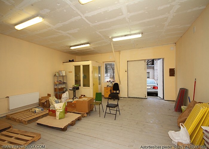 Sludinājumi. Iznomā apkurināmu noliktavu Krasta masīva rajonā.  Foto informatīvs, piedāvājam blakus telpas šajā Cena: 140 EUR/mēn Foto #3