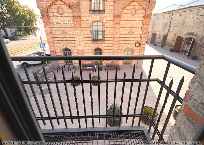 Sludinājumi. Iznomā telpas tirdzniecībai un birojam Centrā, Spīķeros, kuras izvietotas trīs stāvos- katrā stāvā Cena: 2788 EUR/mēn Foto #8