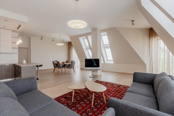 Sludinājumi. LUX klases dzīvesvieta klusā vietā, pašā Vecrīgas sirdī.  Cenā ietilpst apsildāma autostāvvieta, Cena: 495000 EUR Foto #2