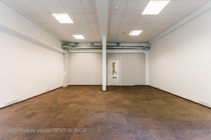 Объявление. Iznomā biroja telpas Šmerlī, \'Rīgas kinostudija\' ēkā, 1. stāvā. Platība sastāv no vienas telpas. Цена: 209 EUR/мес. Foto #3