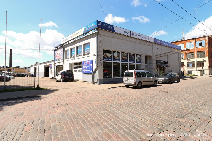 Sludinājumi. Tirdzniecības- noliktavas ēka Centrā.  + Zemes platība 1420 m2 (īpašumā); + Ēkas kopējā platība Cena: 1.25e+06 EUR Foto #1