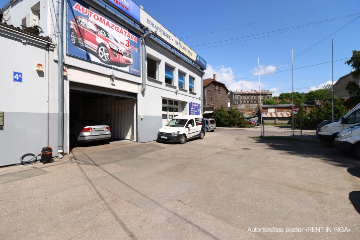 Sludinājumi. Tirdzniecības- noliktavas ēka Centrā.  + Zemes platība 1420 m2 (īpašumā); + Ēkas kopējā platība Cena: 1.25e+06 EUR Foto #3